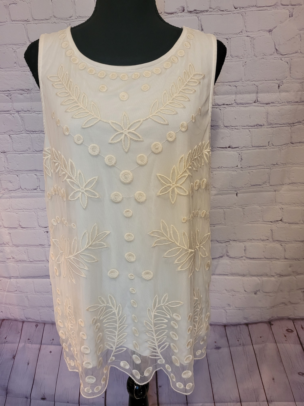 Charter Club Sleeveless Top size Medium Cream Lace Overlay Tank Blouse